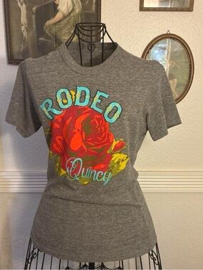 Rodeo Quincy Women's Short Sleeve Tee - Gray with Red Rose Graphic